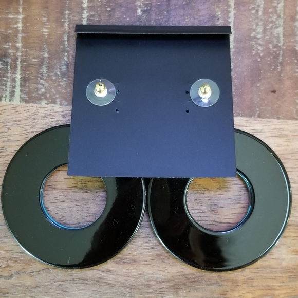 Natasha Green and Black Marble Look Earrings - Picture 3 of 3